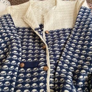 Women's Blue and Cream Sweater nwt SHEIN missing top button medium